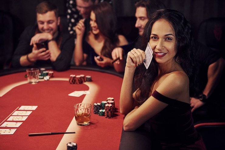 Studio live dealer Sic Bo di gudangslot77 dengan tiga dadu dan kamera multi-sudut